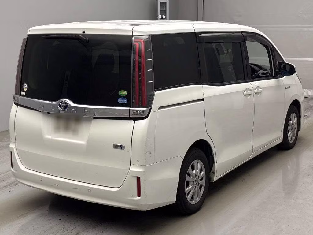 TOYOTA NOAH