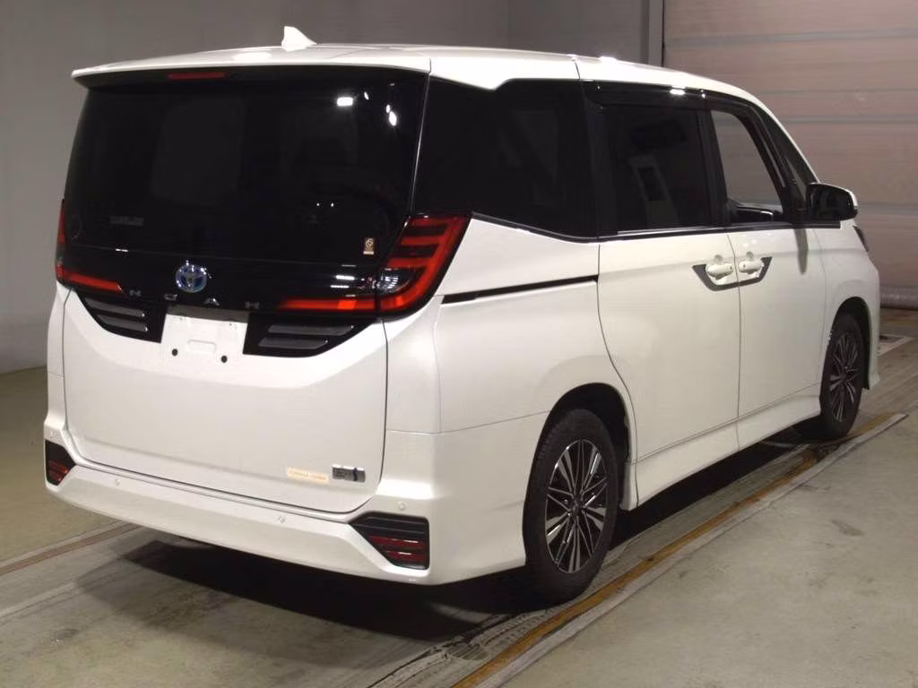 TOYOTA NOAH