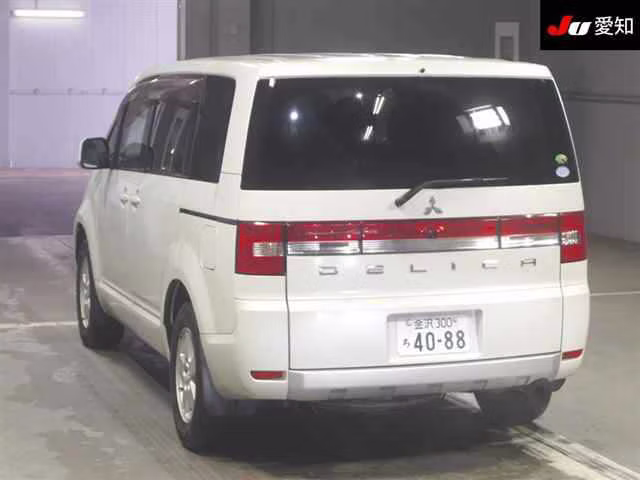 MITSUBISHI DELICA D:5