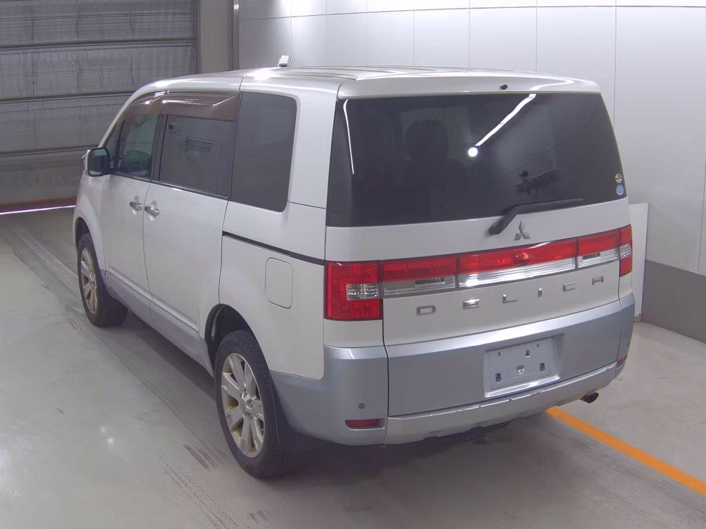 MITSUBISHI DELICA D:5