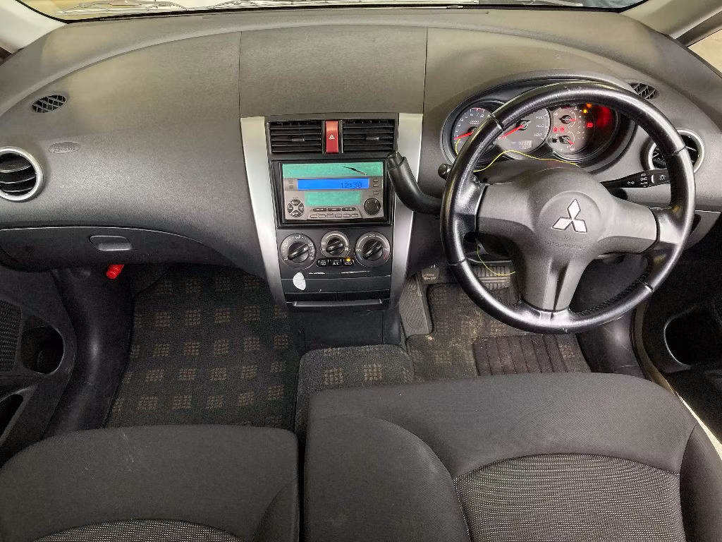 MITSUBISHI COLT