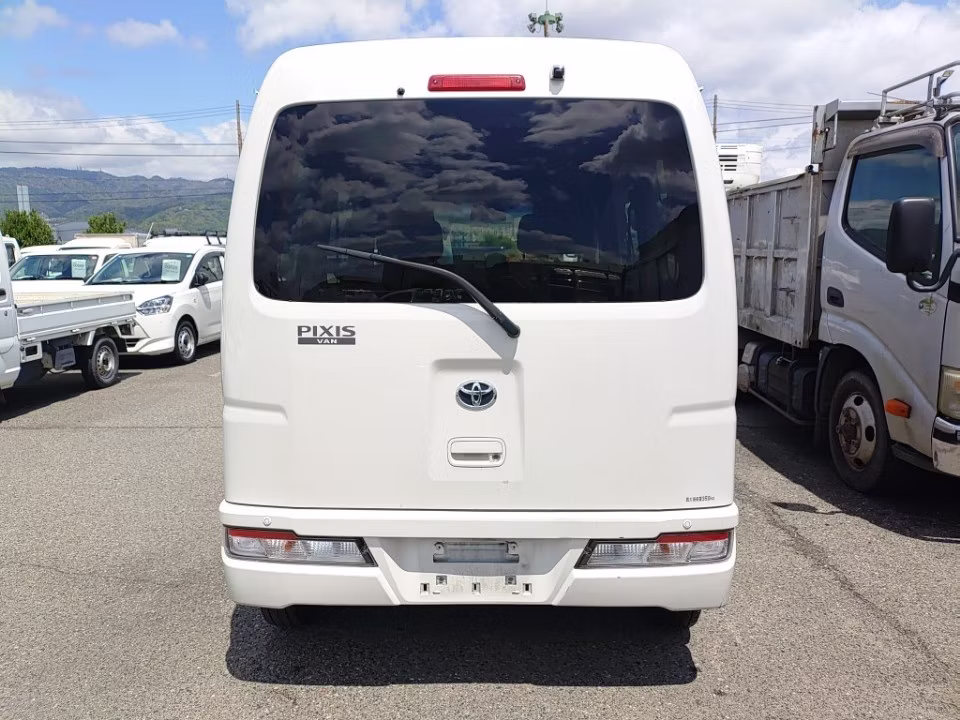 TOYOTA PIXIS VAN