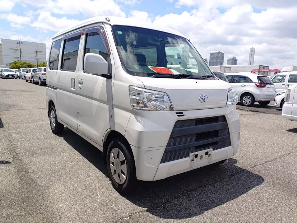 TOYOTA PIXIS VAN