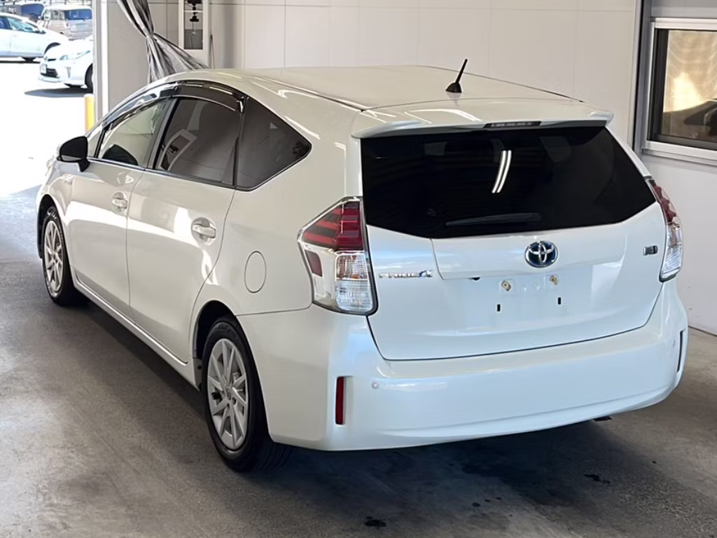 TOYOTA PRIUS ALPHA