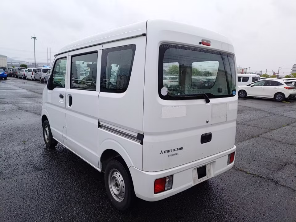 MITSUBISHI MINICAB