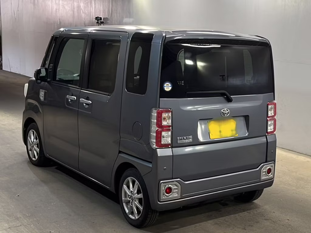 TOYOTA PIXIS MEGA