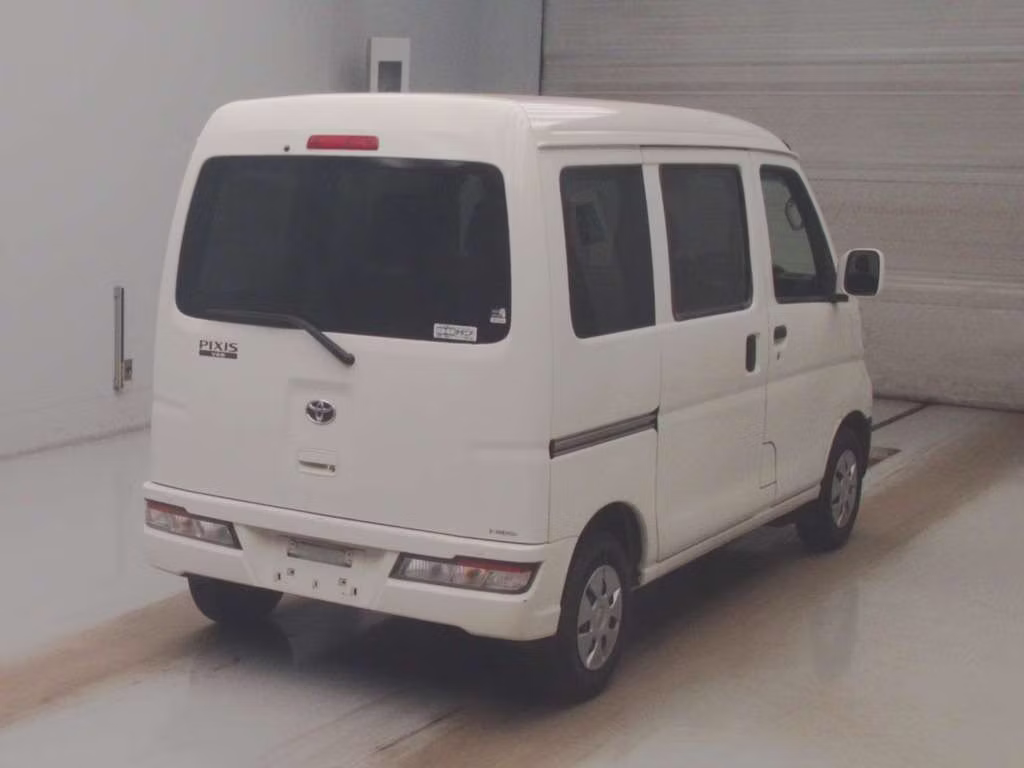 TOYOTA PIXIS VAN