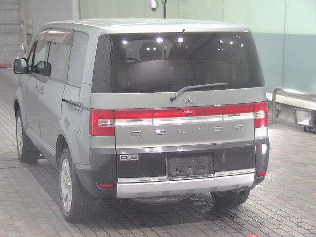 MITSUBISHI DELICA D:5