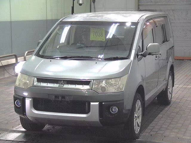 MITSUBISHI DELICA D:5