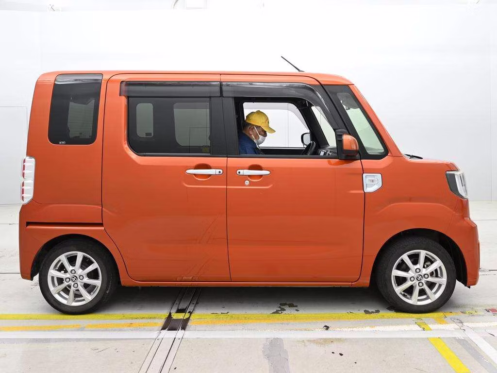 TOYOTA PIXIS MEGA