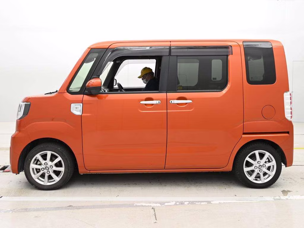 TOYOTA PIXIS MEGA