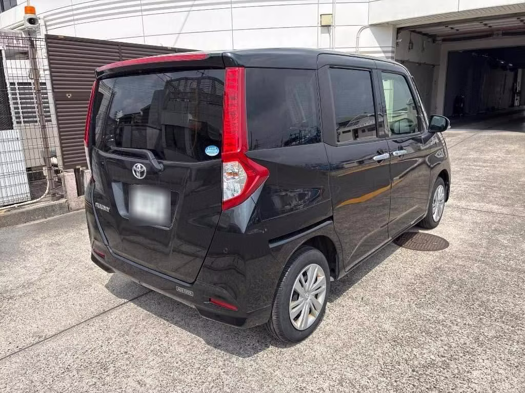 TOYOTA ROOMY