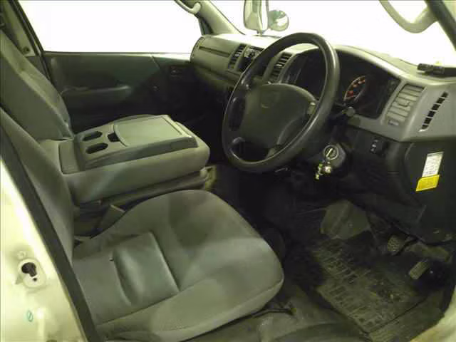 TOYOTA REGIUS ACE