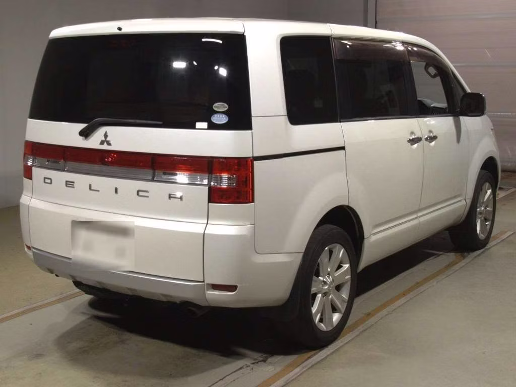 MITSUBISHI DELICA D:5