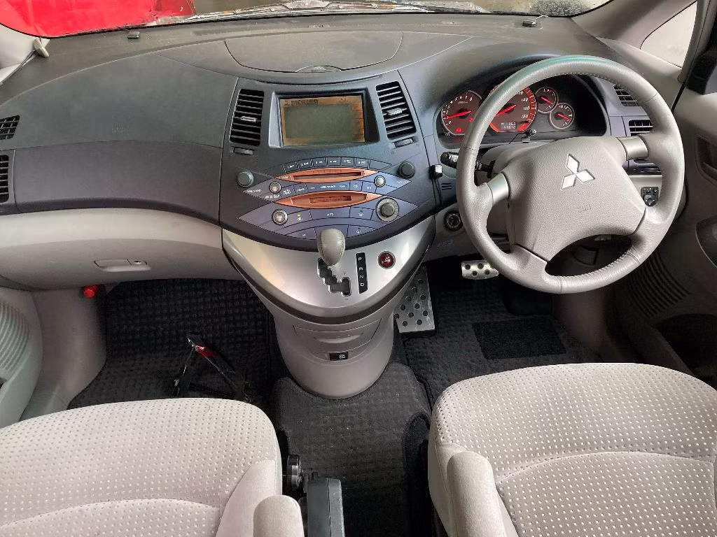 MITSUBISHI GRANDIS