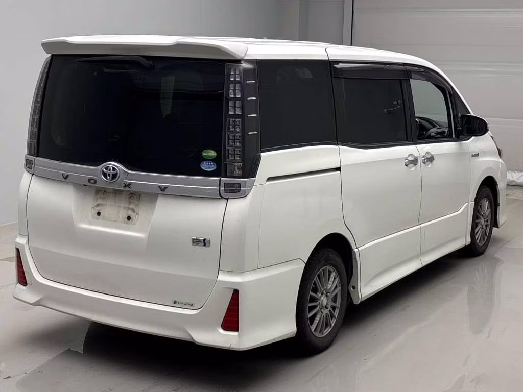 TOYOTA VOXY