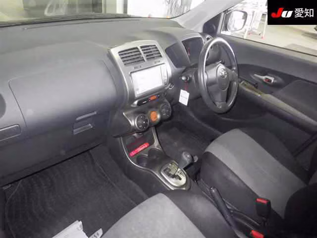 TOYOTA IST