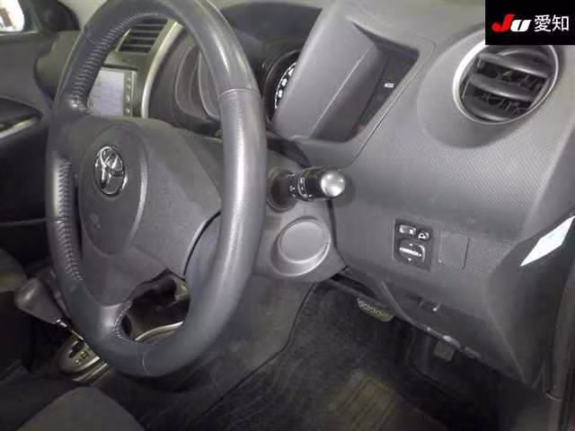 TOYOTA IST