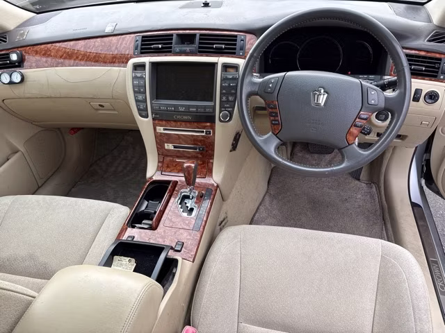 TOYOTA CROWN