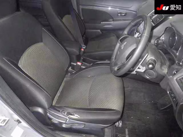 MITSUBISHI RVR