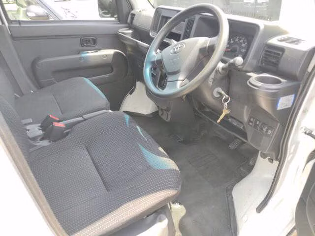 TOYOTA PIXIS VAN