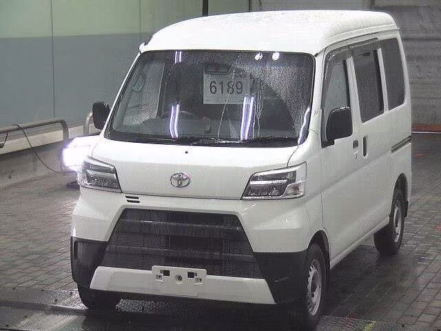 TOYOTA PIXIS VAN