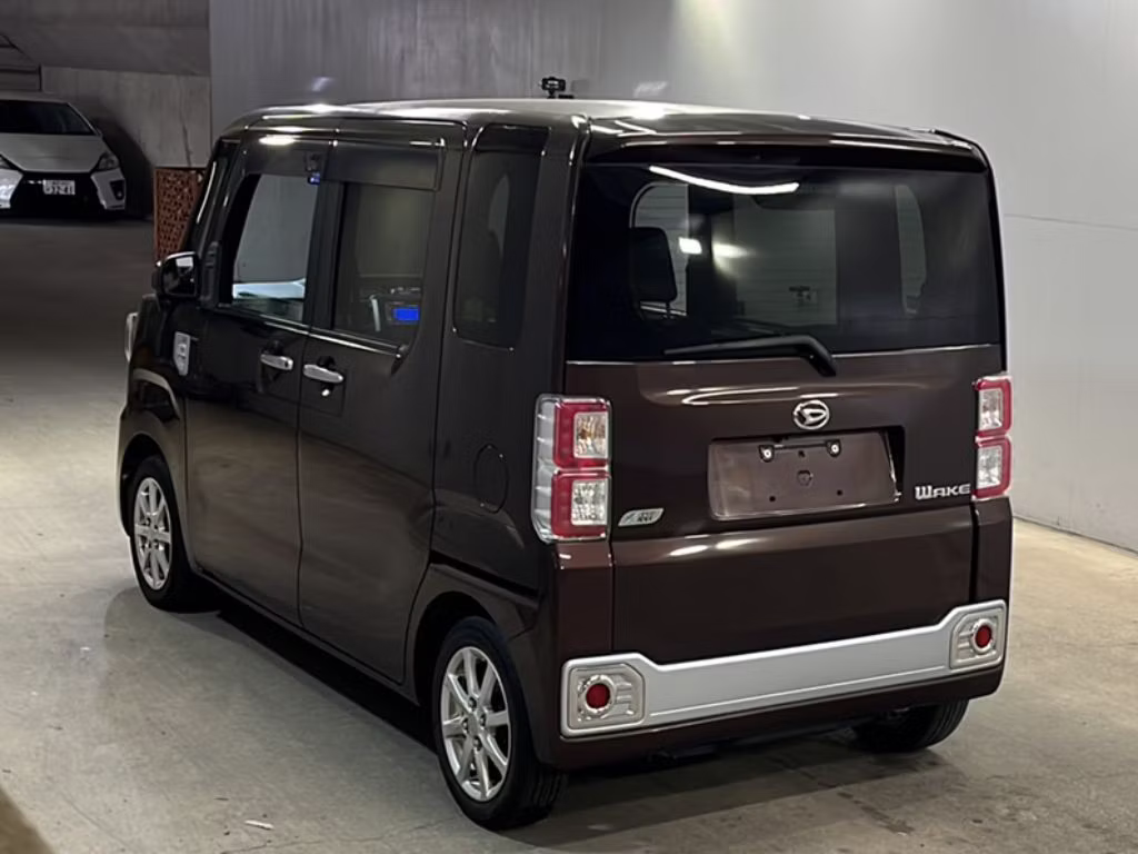 DAIHATSU WAKE