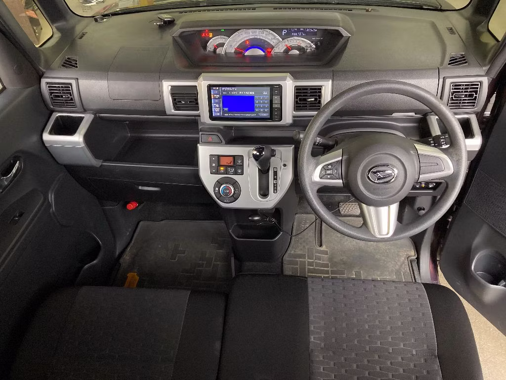DAIHATSU WAKE