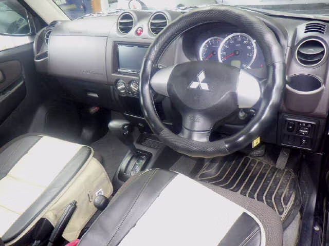 MITSUBISHI PAJERO MINI