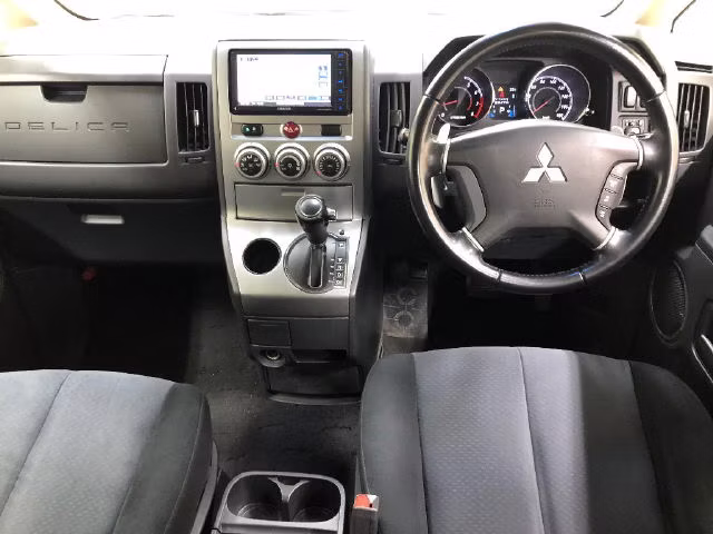 MITSUBISHI DELICA D:5