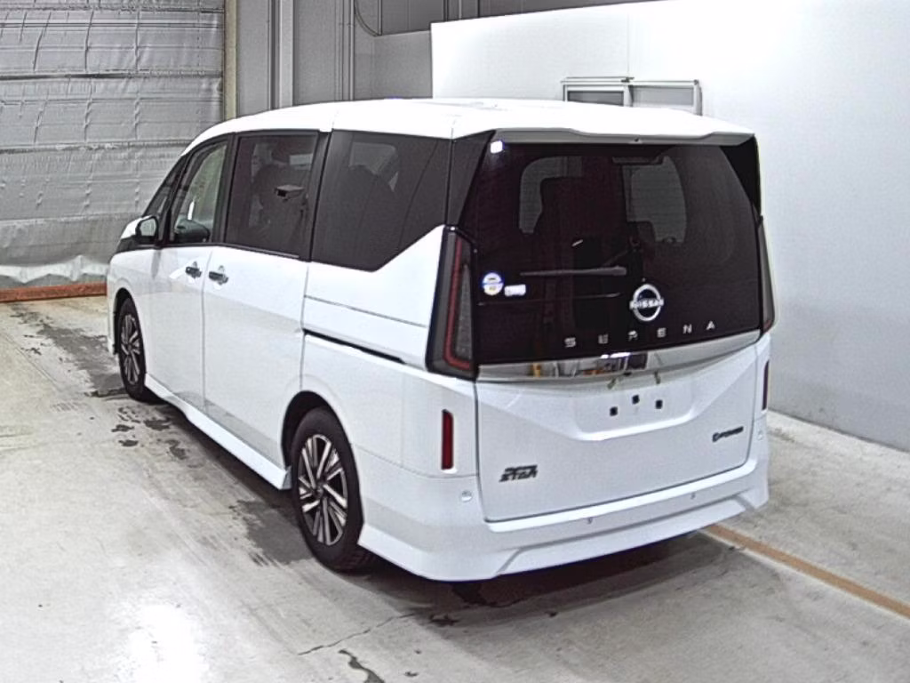 NISSAN SERENA