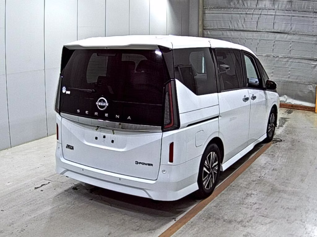 NISSAN SERENA