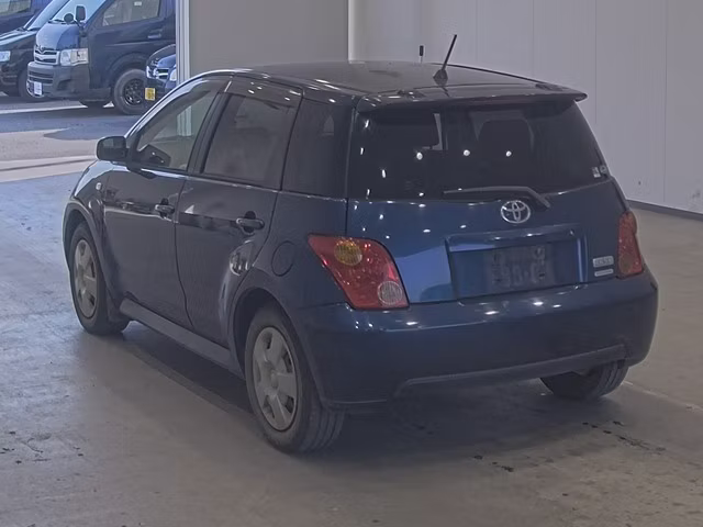 TOYOTA IST