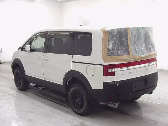 MITSUBISHI DELICA D:5