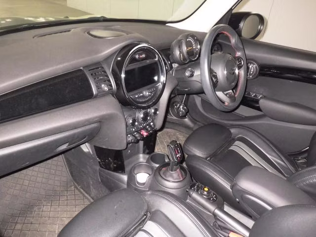 MINI HATCH
