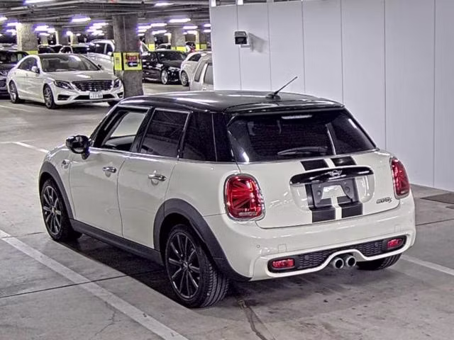 MINI HATCH