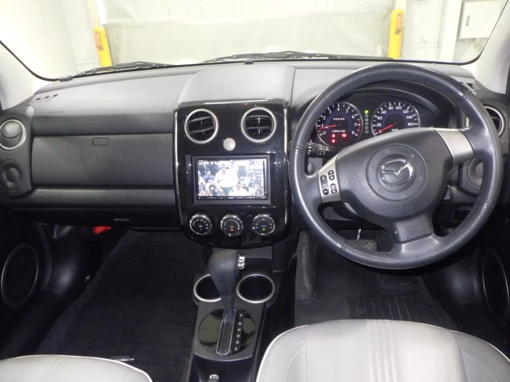 MAZDA VERISA