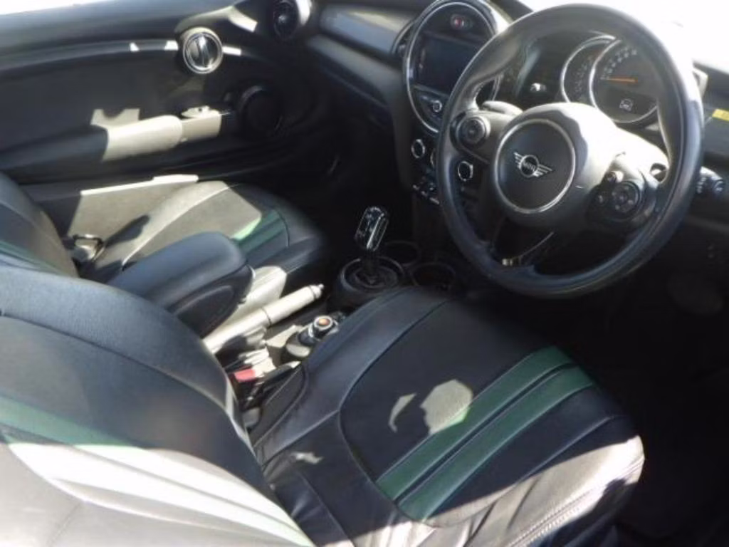 MINI HATCH
