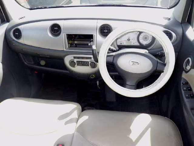 DAIHATSU MOVE LATTE