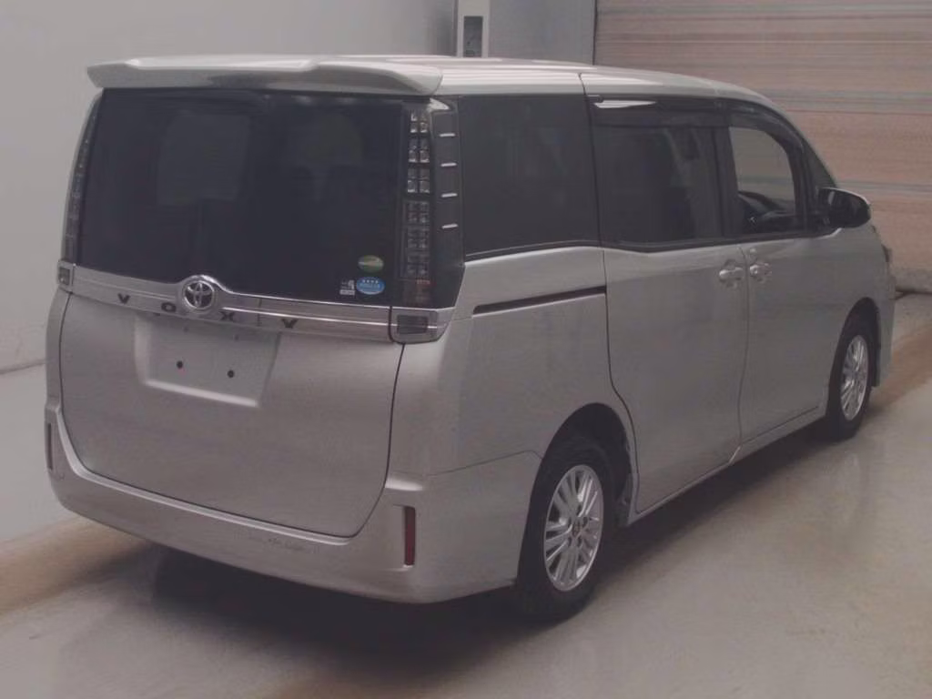 TOYOTA VOXY