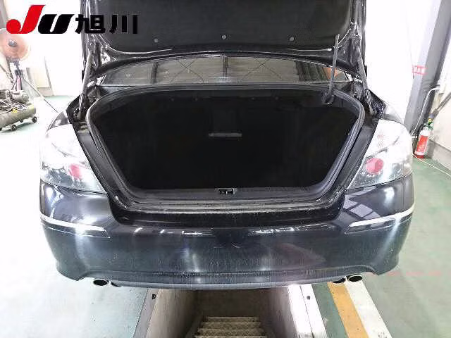 NISSAN FUGA