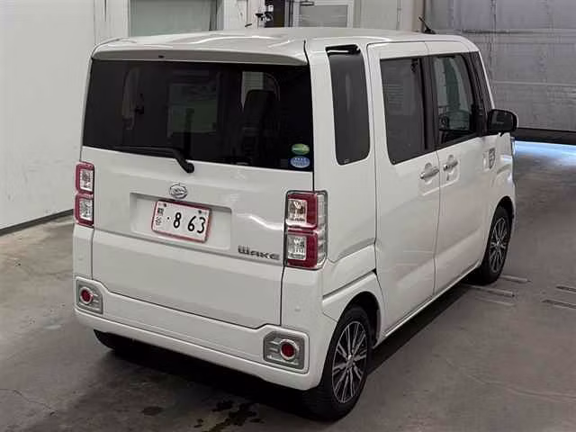 DAIHATSU WAKE