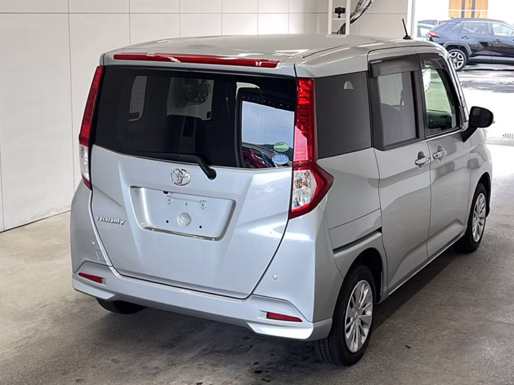 TOYOTA ROOMY