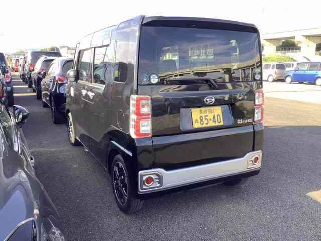 DAIHATSU WAKE
