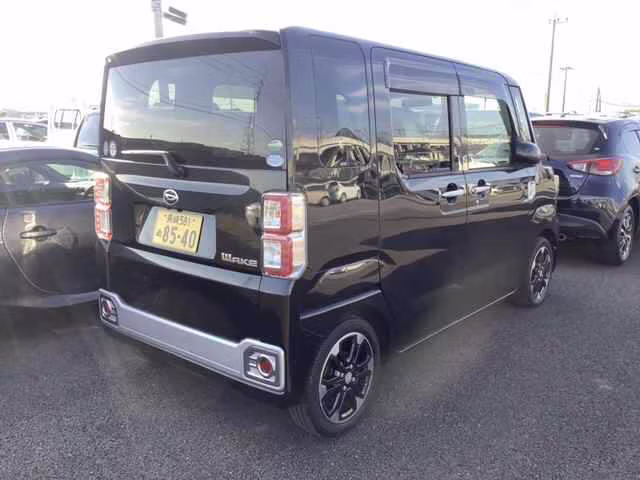 DAIHATSU WAKE