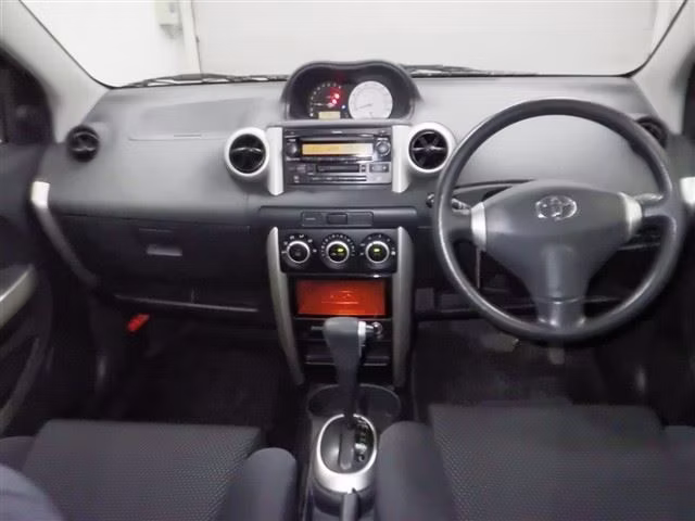 TOYOTA IST