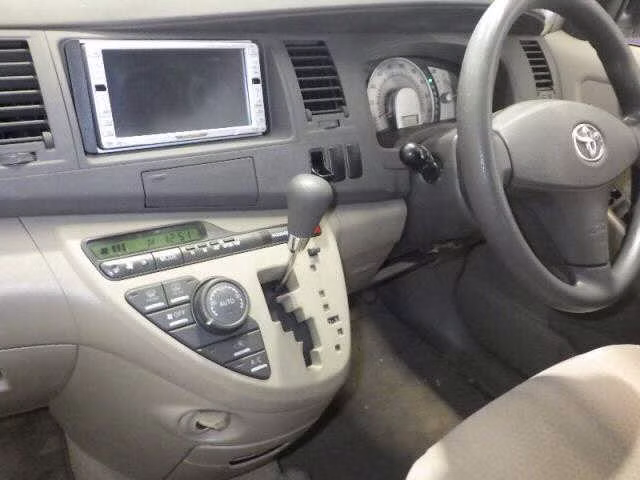 TOYOTA ISIS