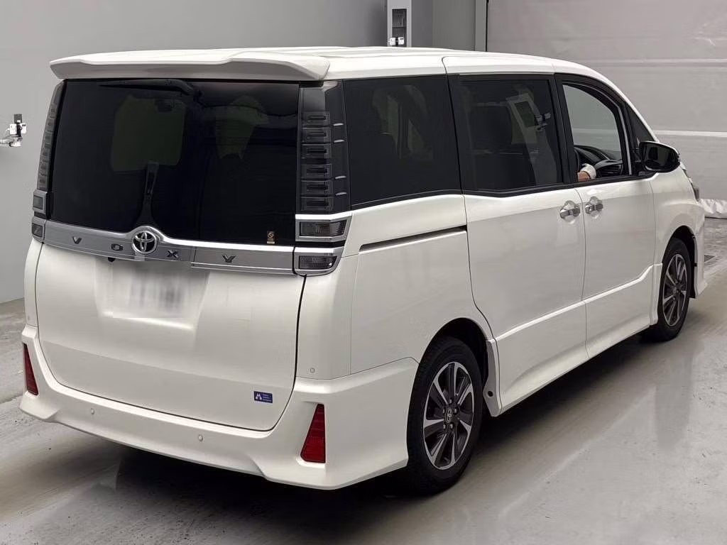 TOYOTA VOXY