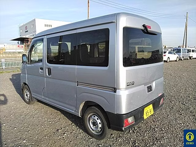 TOYOTA PIXIS VAN