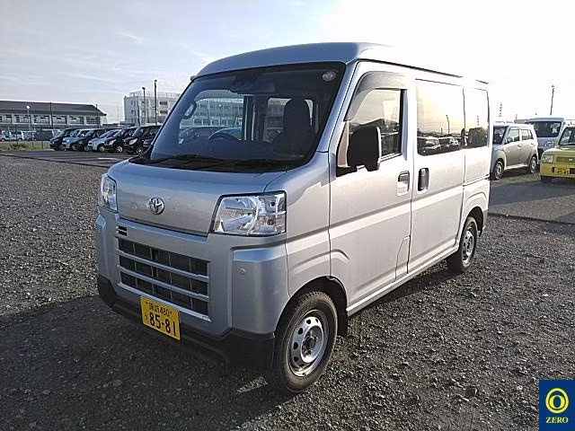 TOYOTA PIXIS VAN
